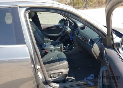 2015 Audi Q3 2.0T Premium Plus z USA, uszkodzony, nr VIN WA1EFCFS7FR008321